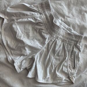 Lulu shorts size 4 with liner and pockets